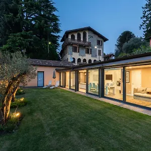 Lumina - Secluded Garden Retreat - View Torno
